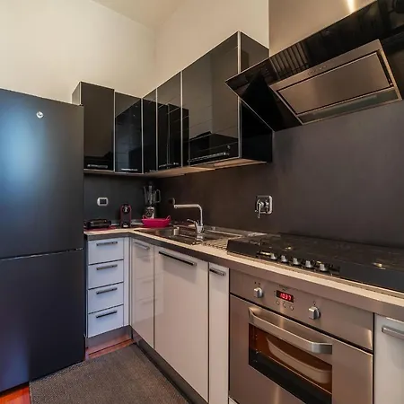 Guesthost - Vittorio Emanuele Elegant *